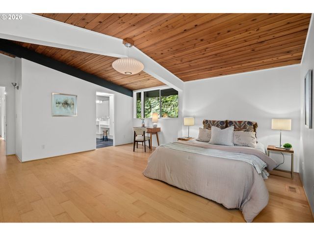 5330 Sw WESTDALE Dr, Portland, OR 97221