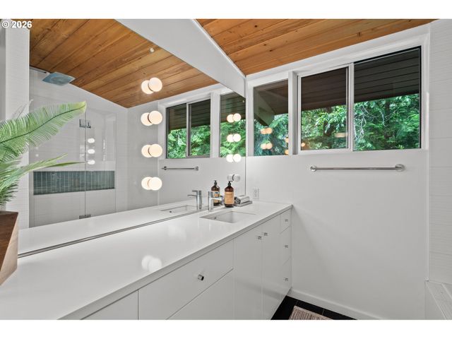 5330 Sw WESTDALE Dr, Portland, OR 97221