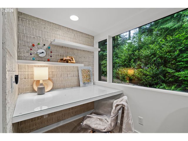 5330 Sw WESTDALE Dr, Portland, OR 97221