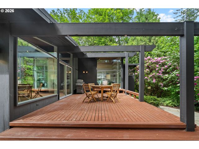 5330 Sw WESTDALE Dr, Portland, OR 97221