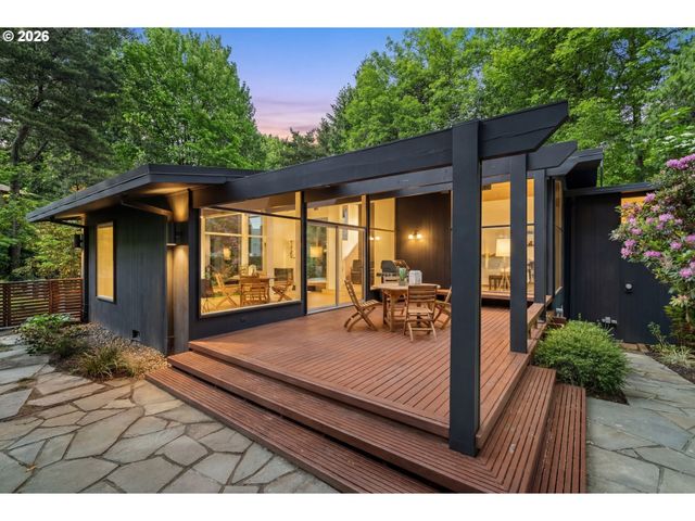 5330 Sw WESTDALE Dr, Portland, OR 97221