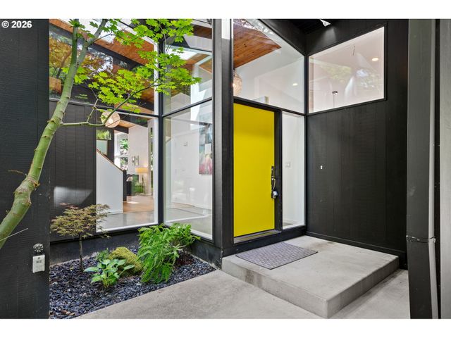 5330 Sw WESTDALE Dr, Portland, OR 97221