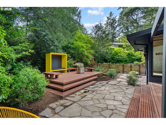 5330 Sw WESTDALE Dr, Portland, OR 97221