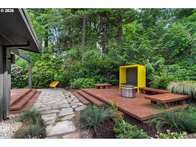 5330 Sw WESTDALE Dr, Portland, OR 97221