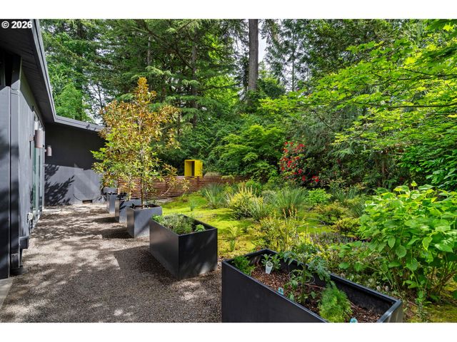 5330 Sw WESTDALE Dr, Portland, OR 97221