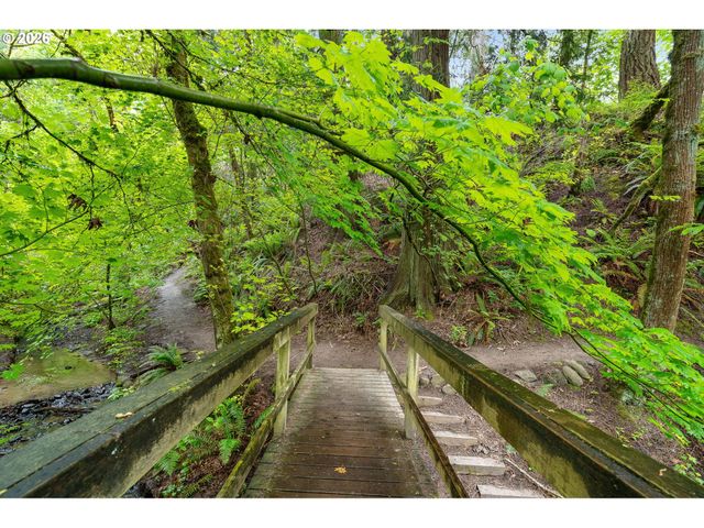 5330 Sw WESTDALE Dr, Portland, OR 97221