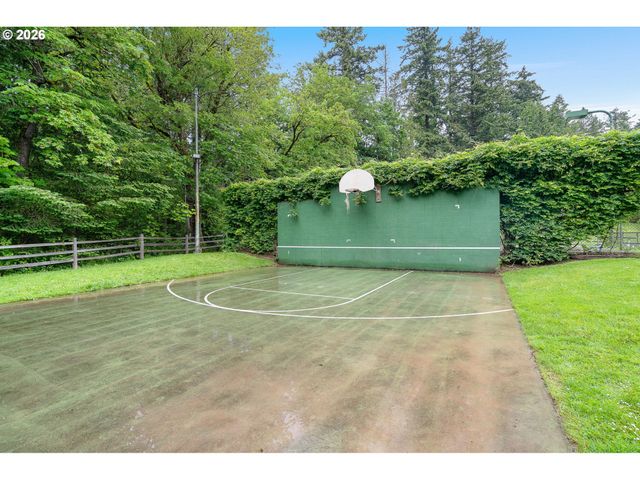 5330 Sw WESTDALE Dr, Portland, OR 97221
