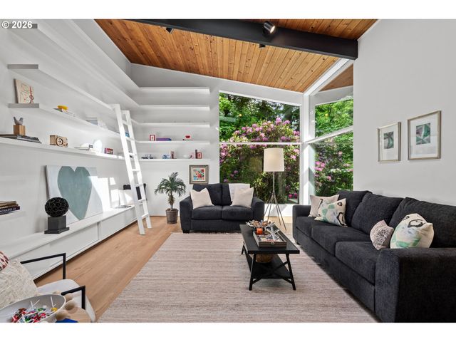 5330 Sw WESTDALE Dr, Portland, OR 97221