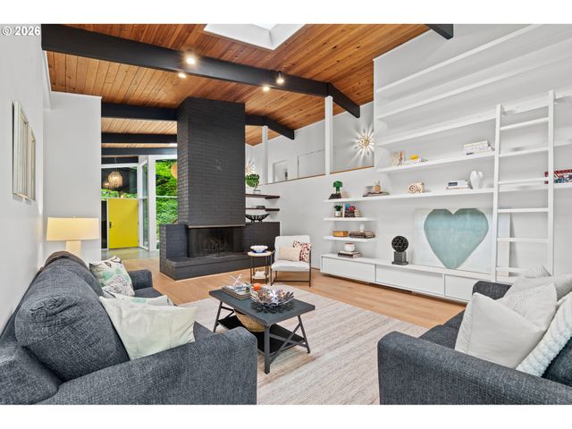 5330 Sw WESTDALE Dr, Portland, OR 97221