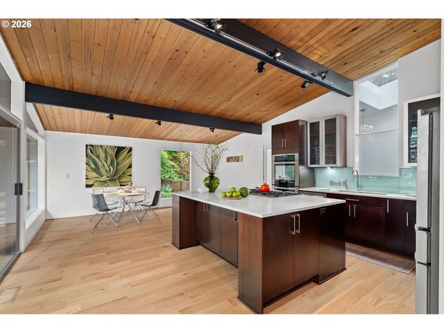 5330 Sw WESTDALE Dr, Portland, OR 97221