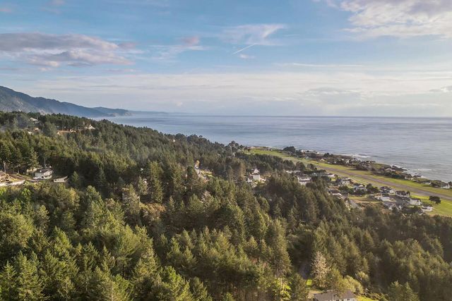 710 Upper Pacific Drive, Shelter Cove, CA 95589