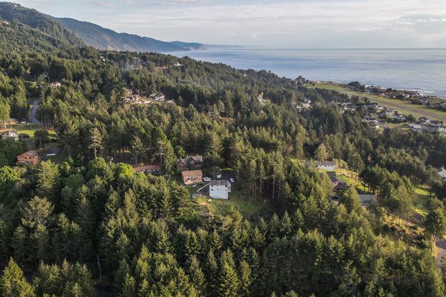 710 Upper Pacific Drive, Shelter Cove, CA 95589