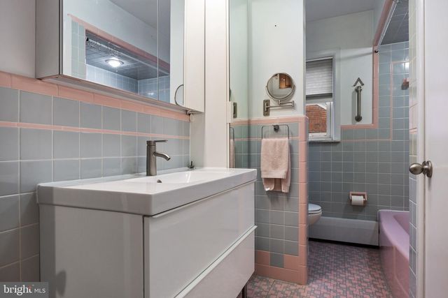 55 E EVESHAM RD, Runnemede, NJ 08078