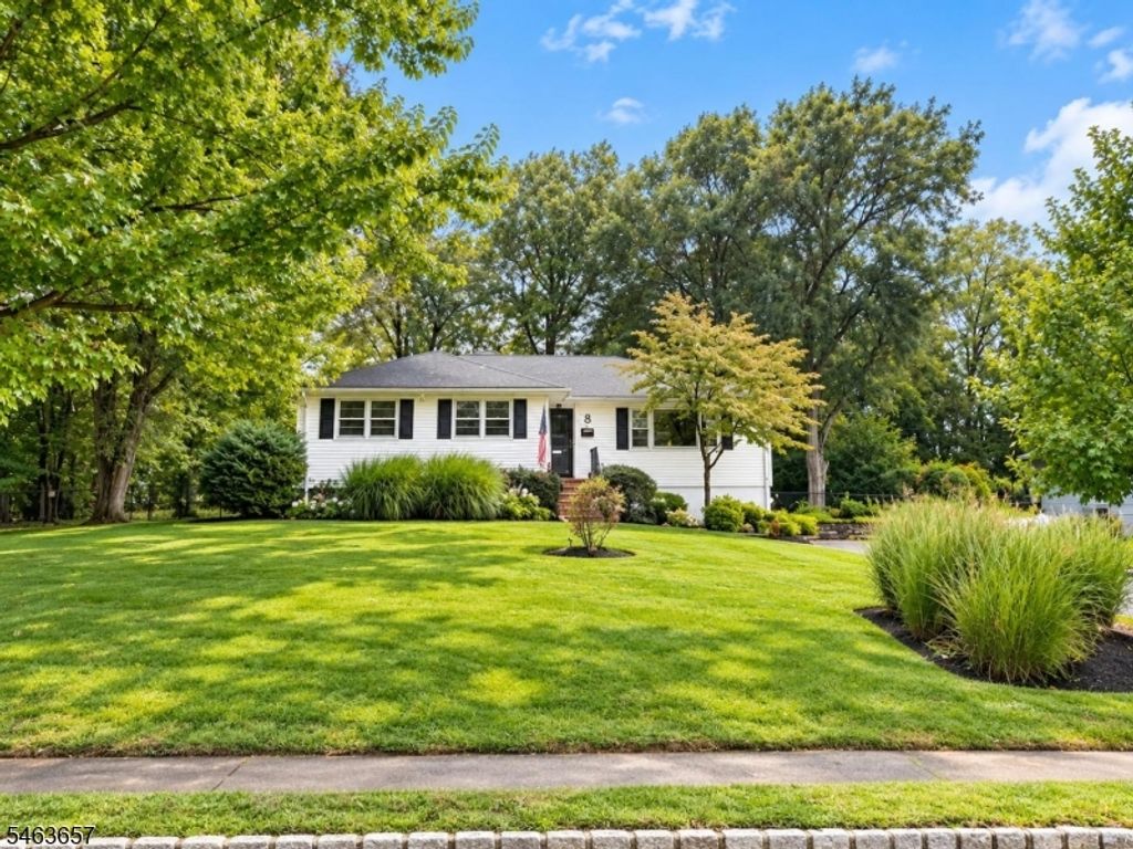 8 Country Club Ct, Livingston Twp., NJ 07039 — exterior