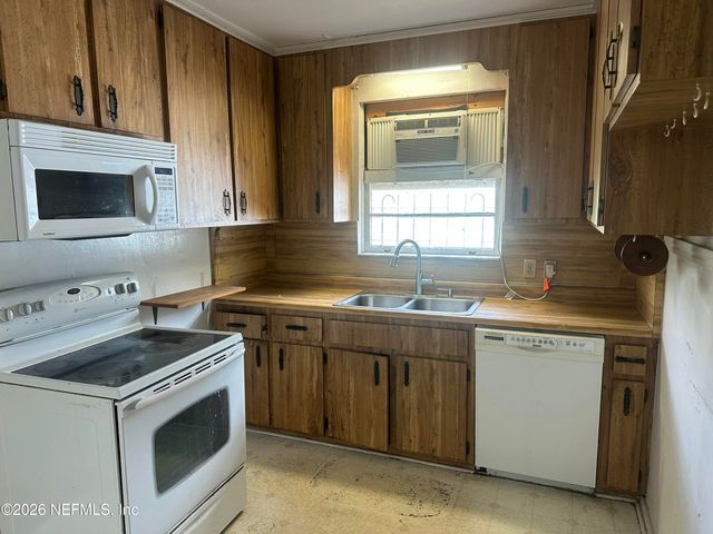 1320 PINEGROVE Court, Jacksonville, FL 32205