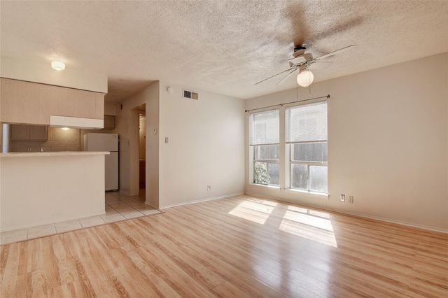 105 E 38th ST 101, Austin, TX 78705