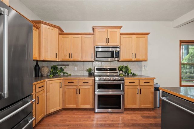 19217 E 7TH Ave, Spokane Valley, WA 99016
