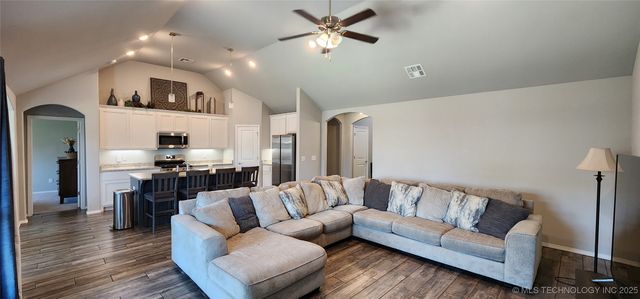 1423 E South Park Place, Broken Arrow, OK 74011