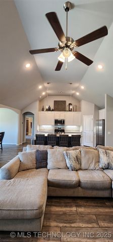 1423 E South Park Place, Broken Arrow, OK 74011