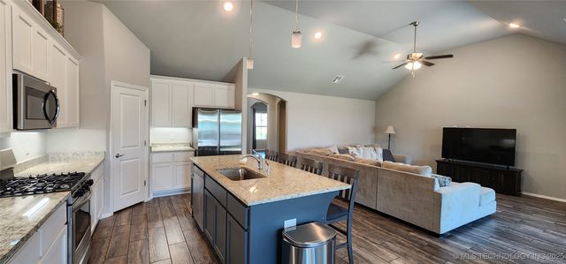 1423 E South Park Place, Broken Arrow, OK 74011