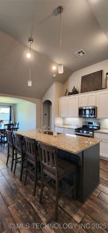 1423 E South Park Place, Broken Arrow, OK 74011