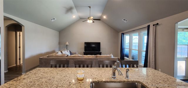 1423 E South Park Place, Broken Arrow, OK 74011