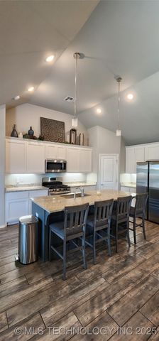 1423 E South Park Place, Broken Arrow, OK 74011