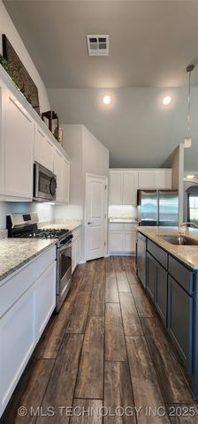 1423 E South Park Place, Broken Arrow, OK 74011