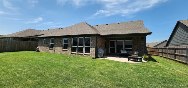 1423 E South Park Place, Broken Arrow, OK 74011