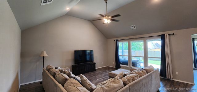 1423 E South Park Place, Broken Arrow, OK 74011