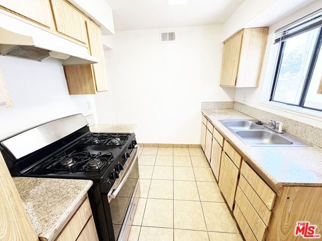 4180 Marlton Avenue 39, Los Angeles, CA 90008