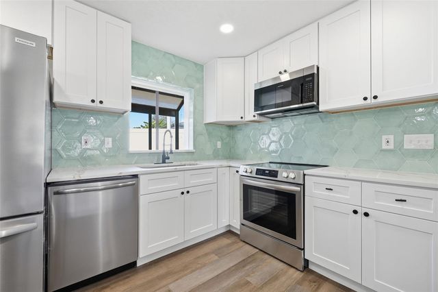 1611 CANAL COURT, Tavares, FL 32778