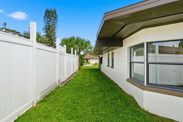 1611 CANAL COURT, Tavares, FL 32778