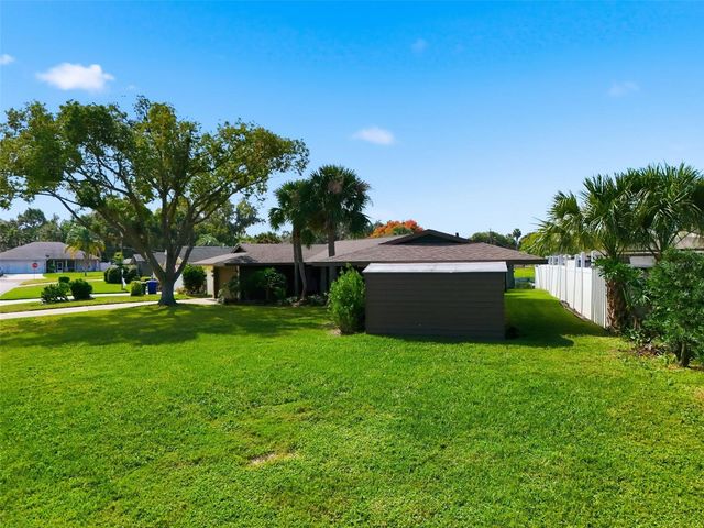 1611 CANAL COURT, Tavares, FL 32778