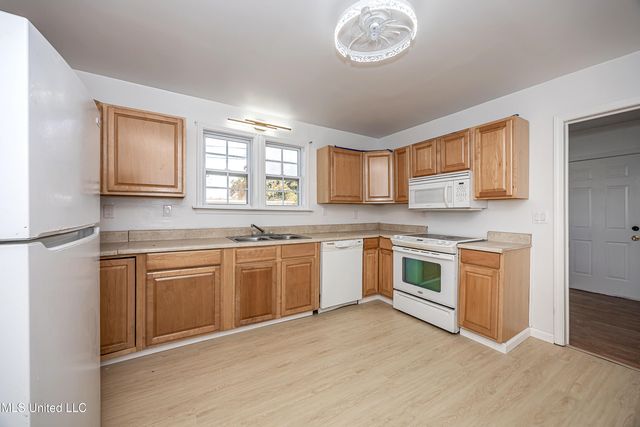 802 School Avenue, Pascagoula, MS 39567