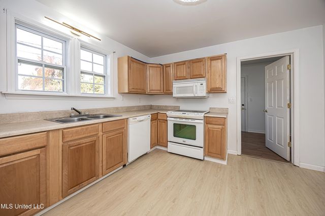 802 School Avenue, Pascagoula, MS 39567