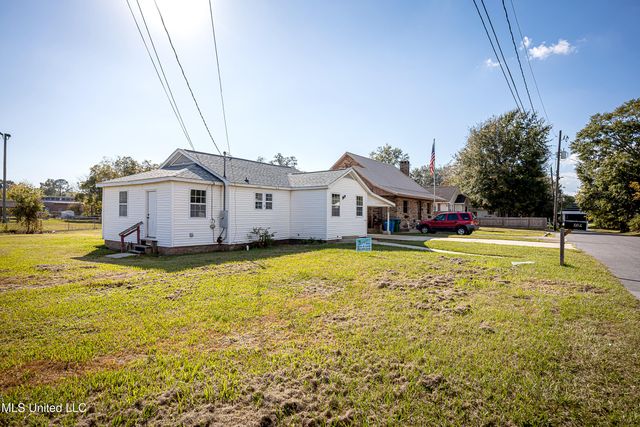 802 School Avenue, Pascagoula, MS 39567