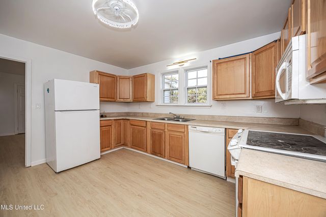 802 School Avenue, Pascagoula, MS 39567