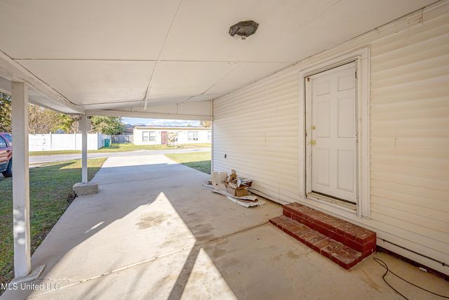 802 School Avenue, Pascagoula, MS 39567