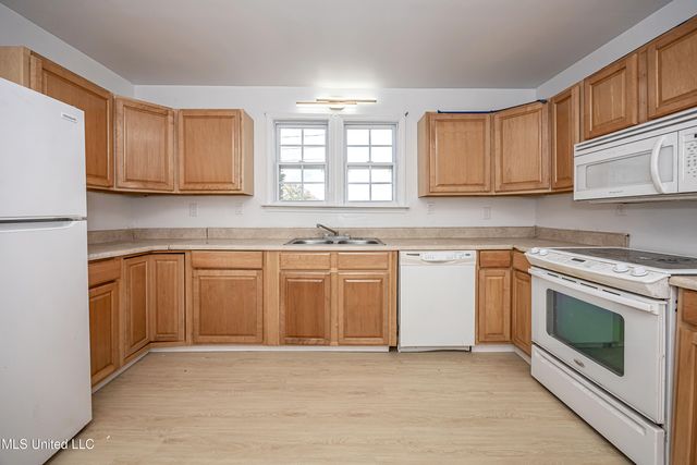 802 School Avenue, Pascagoula, MS 39567