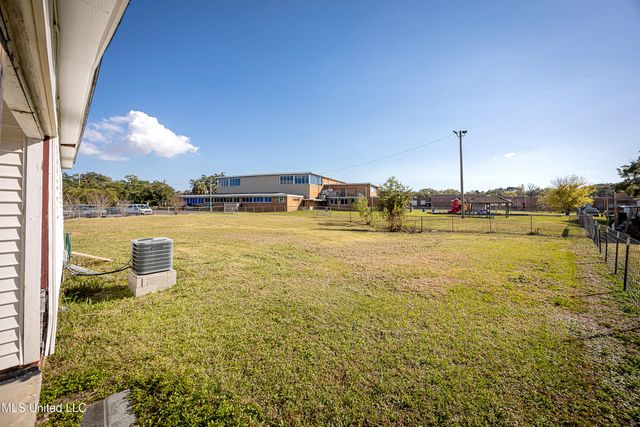 802 School Avenue, Pascagoula, MS 39567