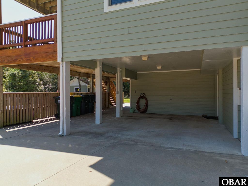 Image 13 of property listing at 87 Spindrift Trail, Southern Shores, NC 27949