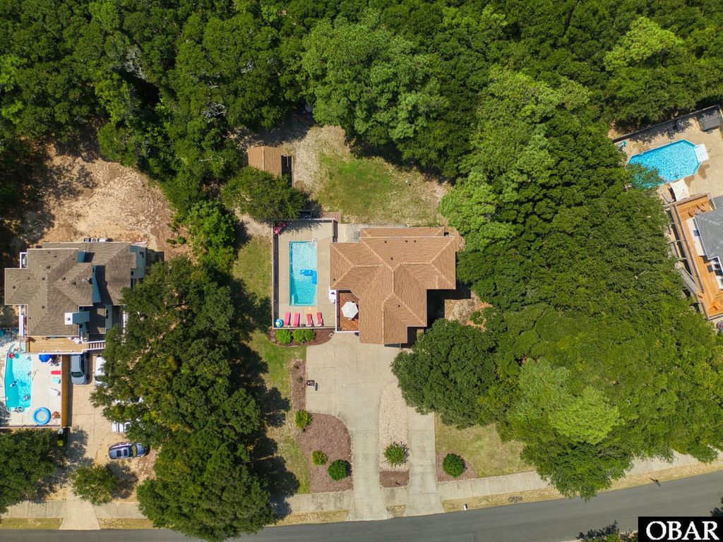 Image 15 of property listing at 87 Spindrift Trail, Southern Shores, NC 27949