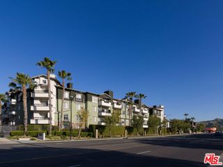 1901 N Buena Vista Street 02-214, Burbank, CA 91504