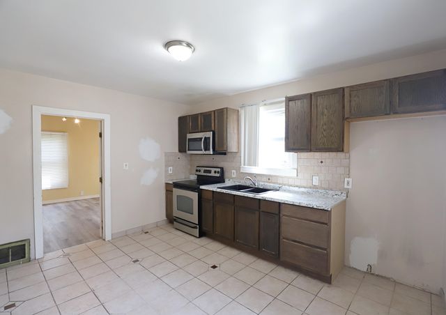 822 E 8th Street, Flint, MI 48503