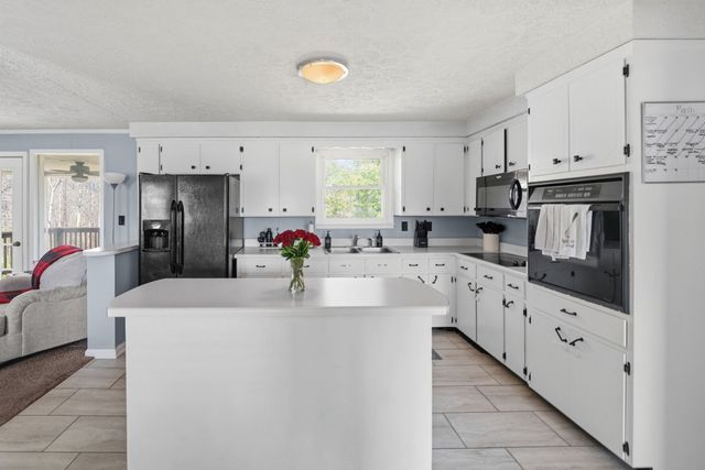 2403 Ashland City Rd, Clarksville, TN 37043
