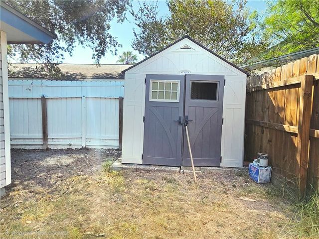 6005 Williston Dr, Corpus Christi, TX 78415