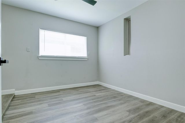 8406 Beechaven Rd, La Porte, TX 77571
