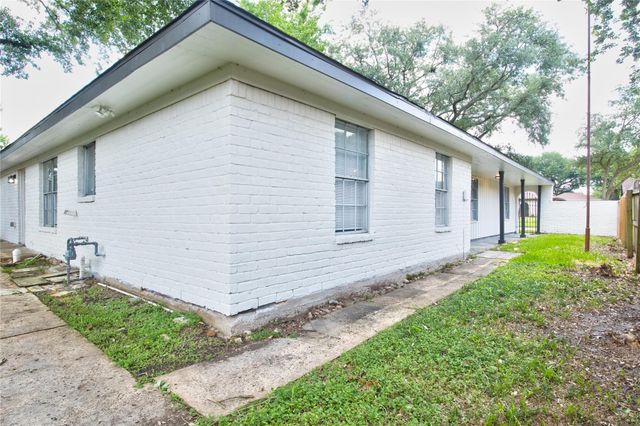 8406 Beechaven Rd, La Porte, TX 77571