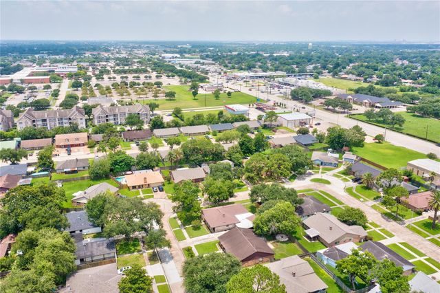 8406 Beechaven Rd, La Porte, TX 77571